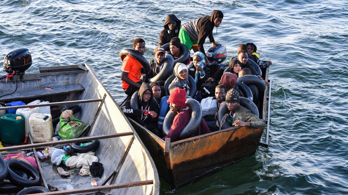 Migrantů ve Středozemním moři prudce přibylo. To jsem ještě neviděl, diví šéf Frontexu